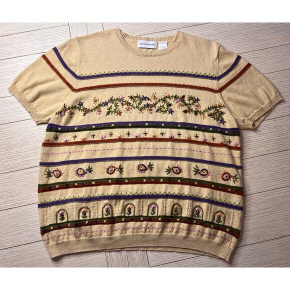 Alfred Dunner Sweaters - Alfred Dunner ladies short sleeve sweater w/ beaded & embroidered detail. Sz L